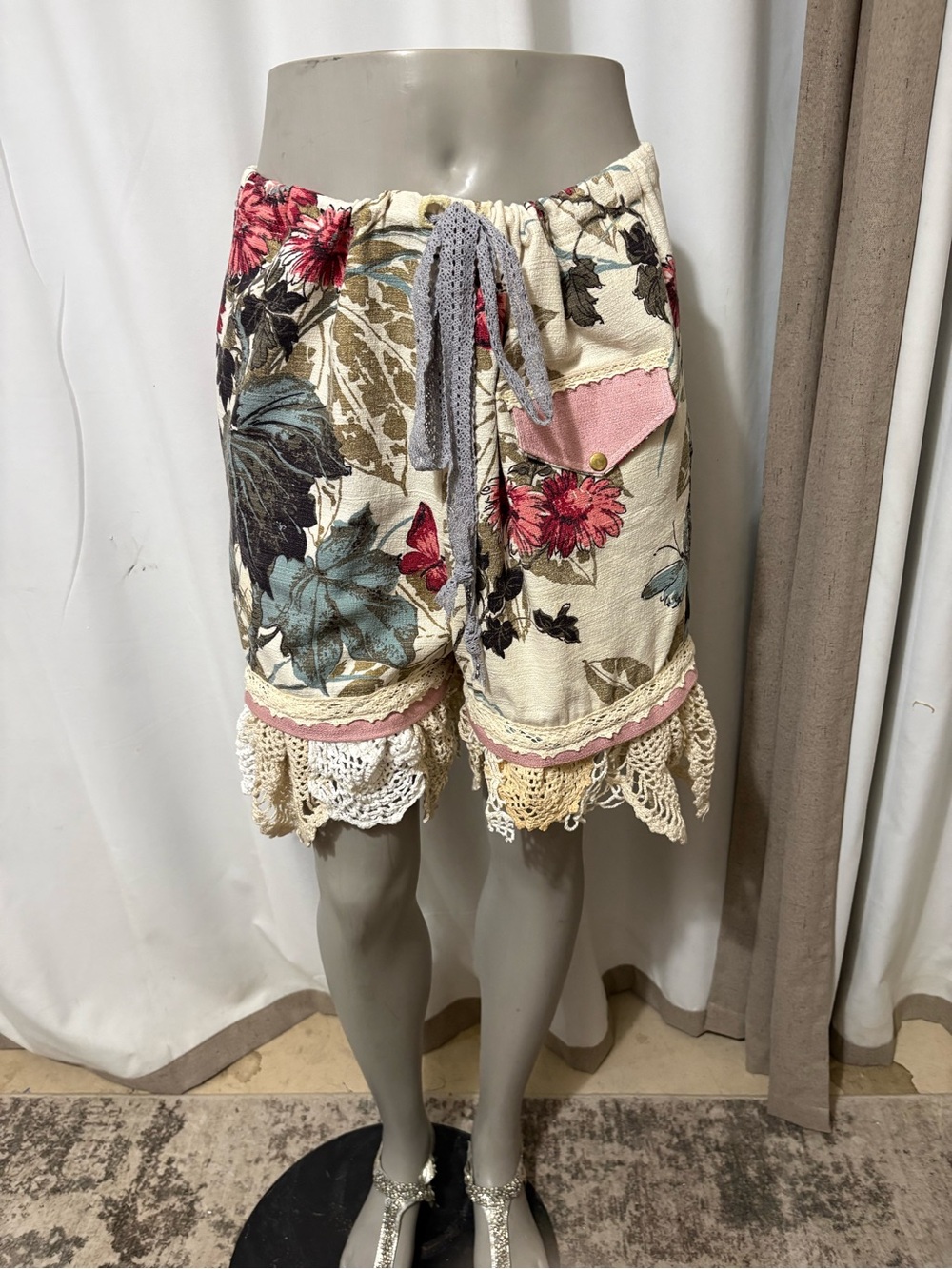 Floral Crochet Trim Drawstring Shorts - Cream Pink Blue - Picture 15 of 16